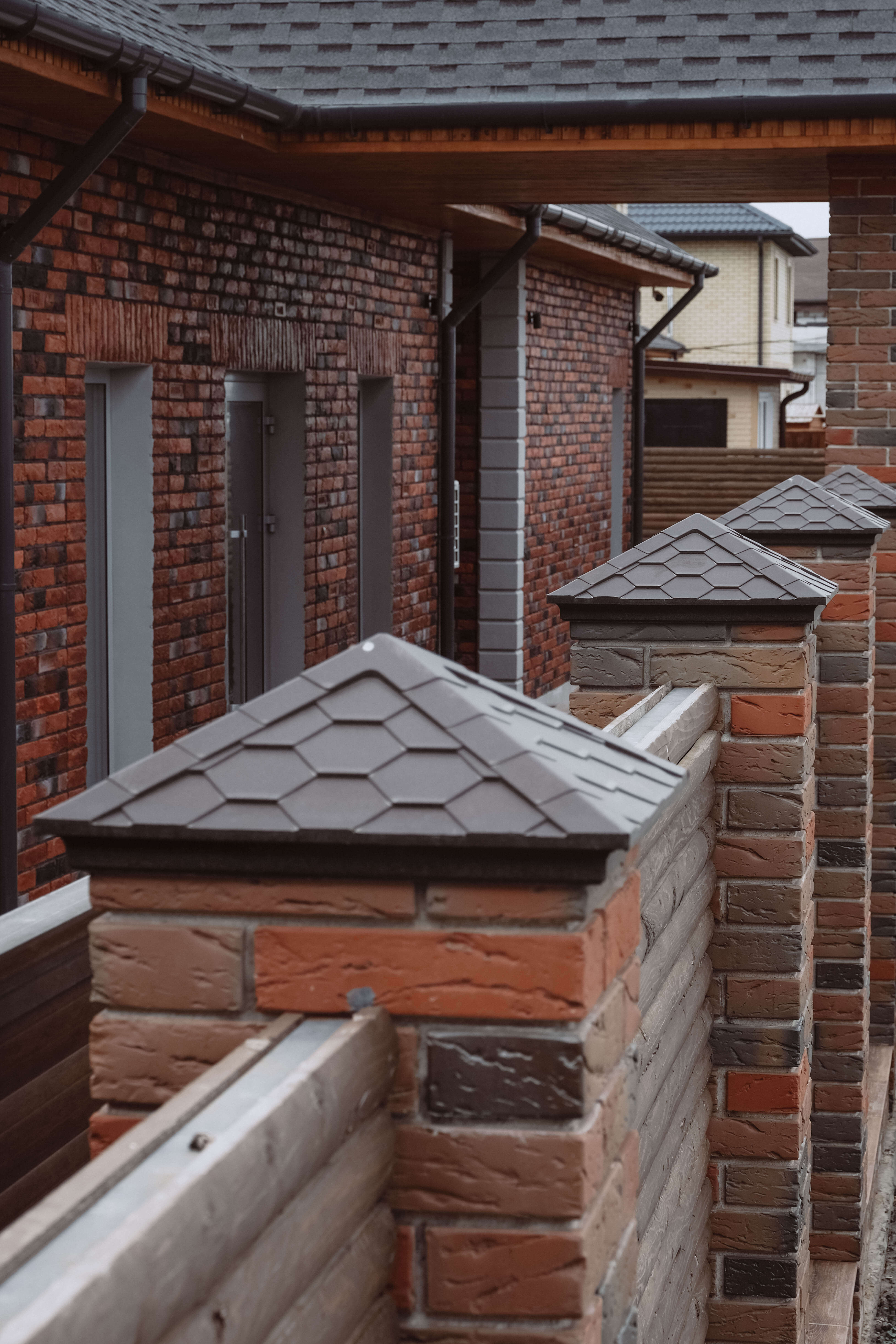 Колпак Zking Эверест Коричневый на столб 1.5х1.5 кирпича (390х390мм) в Клину фото